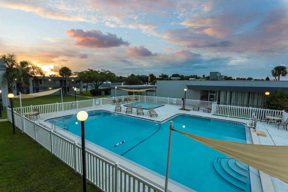Super 8 By Wyndham Ocala I-75 Hotel Exterior photo