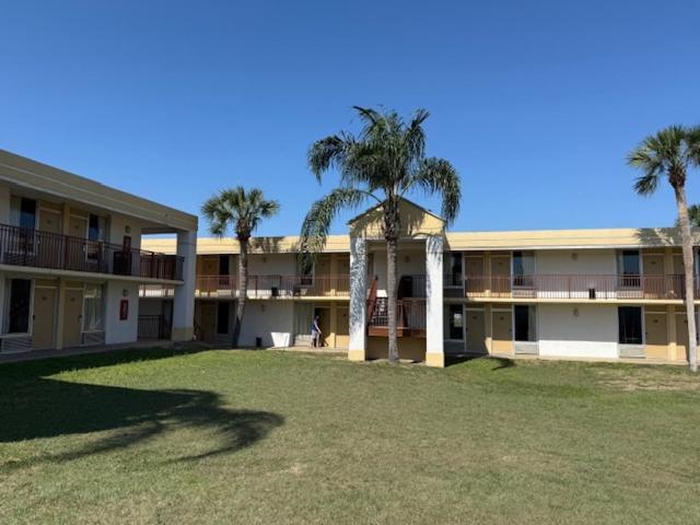 Super 8 By Wyndham Ocala I-75 Hotel Exterior photo